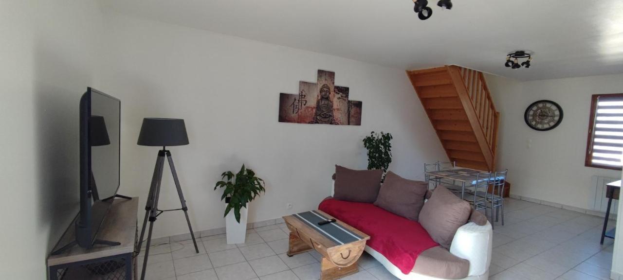 Au Pied Du Chateau 2 Bellegarde-du-Loiret Номер фото