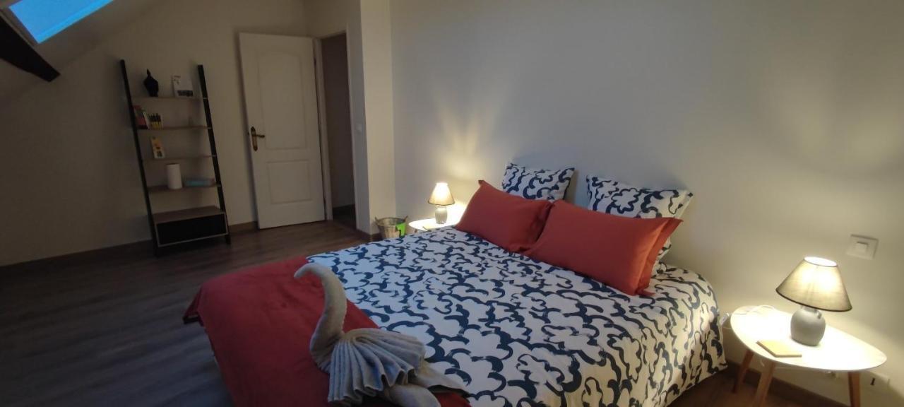 Au Pied Du Chateau 2 Bellegarde-du-Loiret Номер фото